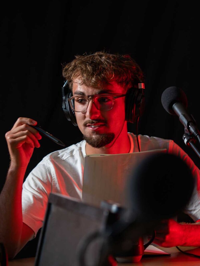 Animateur technicien réalisateur radio